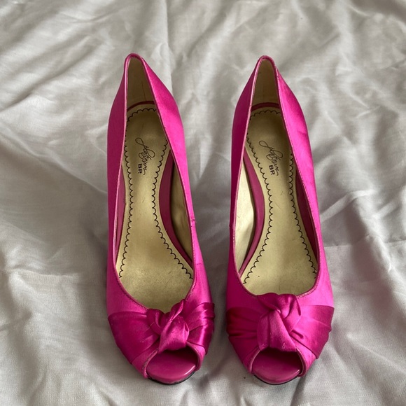 Platinum BP Heels - Picture 1 of 3